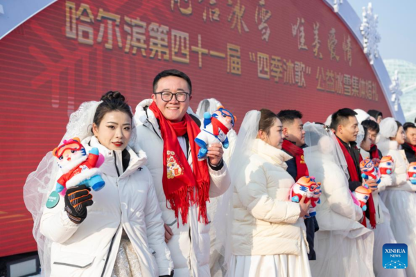 Free Group Wedding Held at Harbin Ice-Snow World