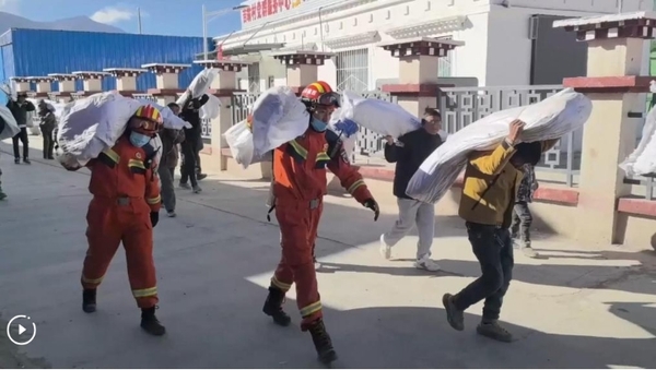 In Bitter Cold, Rescuers Race Against Time to Tackle Aftermath of Xizang Quake