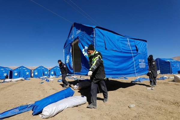 Quake-Hit Xizang Receives Aid from across China