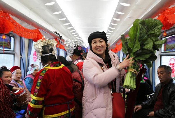 'Village Gala' Held on Train in SW China's Guizhou Welcomes the Spring Festival