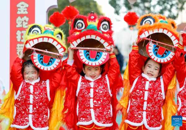 Various Activities Held Across China to Welcome Upcoming Spring Festival