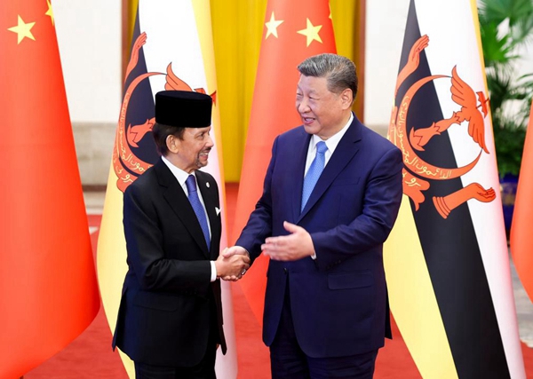 Xi Holds Talks with Brunei's Sultan