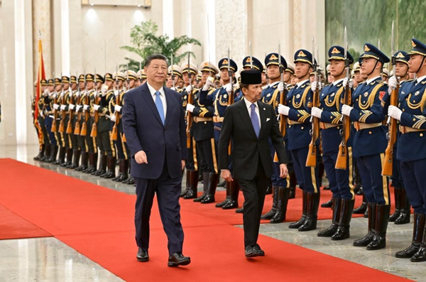 Xi Holds Talks with Brunei's Sultan