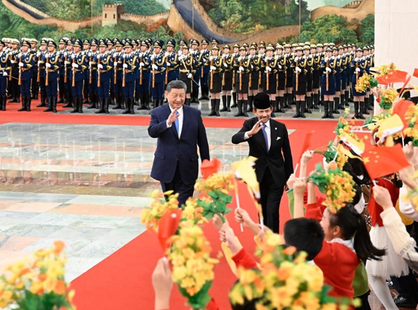 Xi Holds Talks with Brunei's Sultan