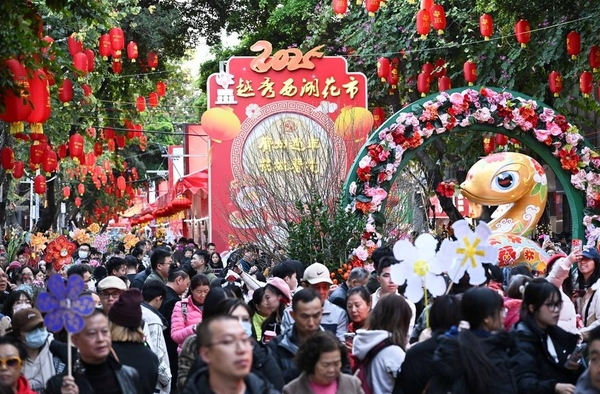 Chinese Ring in Year of the Snake with Travel, Spending Boom