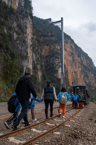 Facilities of Scenic Area Help Shorten Children's Journey to School in China's Yunnan