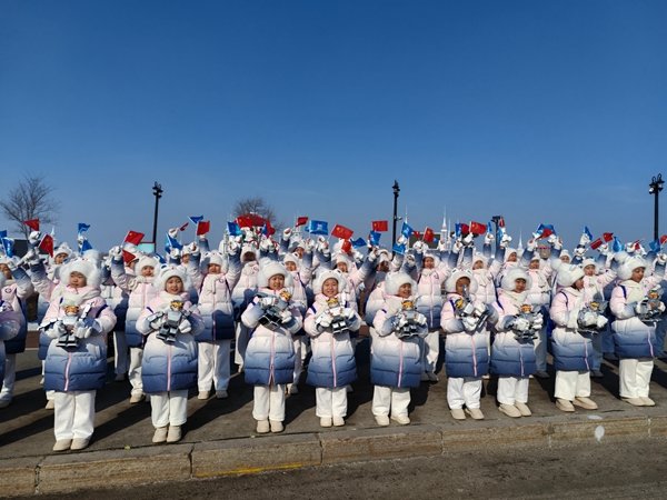 Spring Bud Girls Sing for Torch Relay of the 9th Asian Winter Games in Harbin