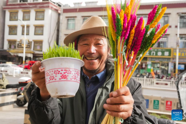 People in Lhasa Make Preparations for Upcoming Tibetan New Year