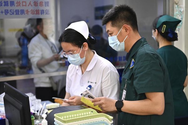 Head Nurse Dedicated to Safeguarding Health in Emergency Department