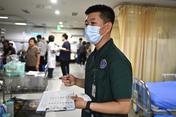 Head Nurse Dedicated to Safeguarding Health in Emergency Department