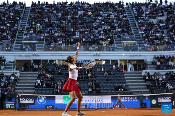 China's Zheng Beats Sabalenka for the First Time to Reach Italian Open Semifinals